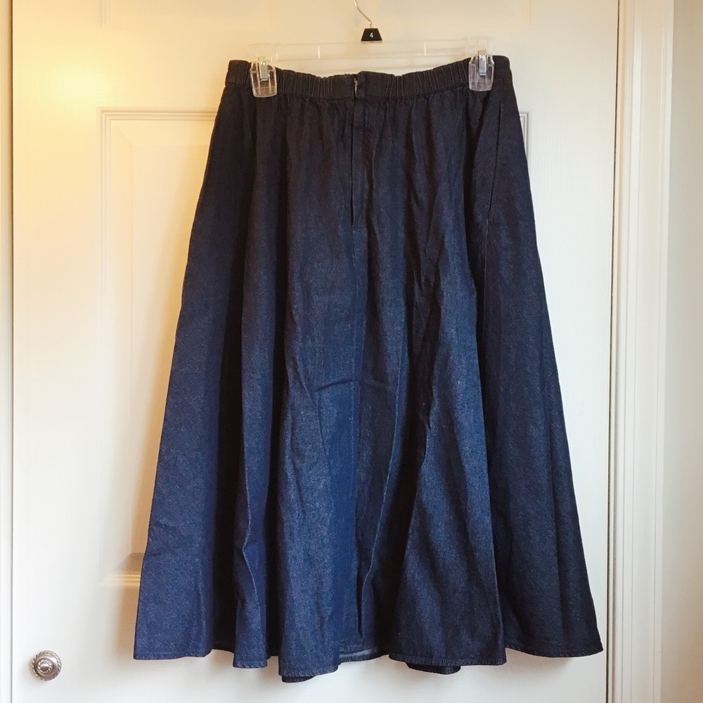 NWT UNIQLO dark blue cotton skirt